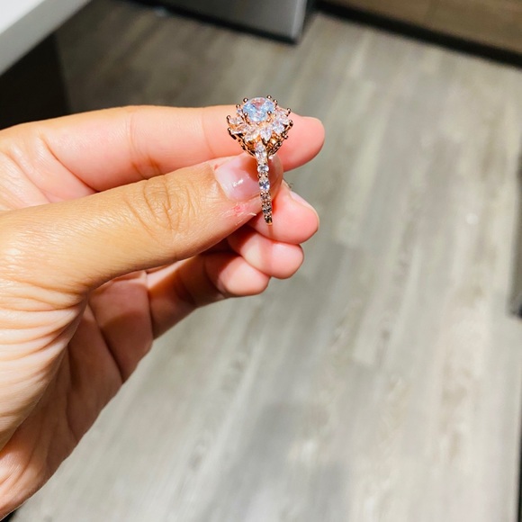 ✨18K Rose Gold Flower✨ - Picture 9 of 15